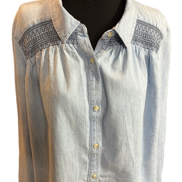 Sonoma Chambray Embroidered Shirt Women’s Medium - Picture 2 of 4